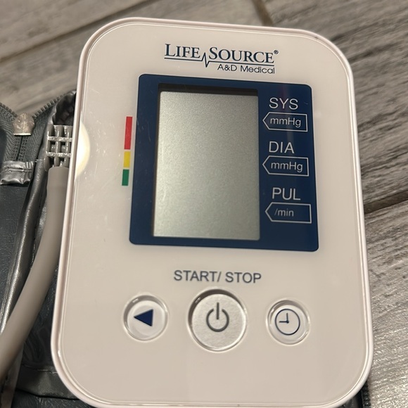 A&D Life Source BP Reader monitor machine and Cuff - Picture 2 of 4
